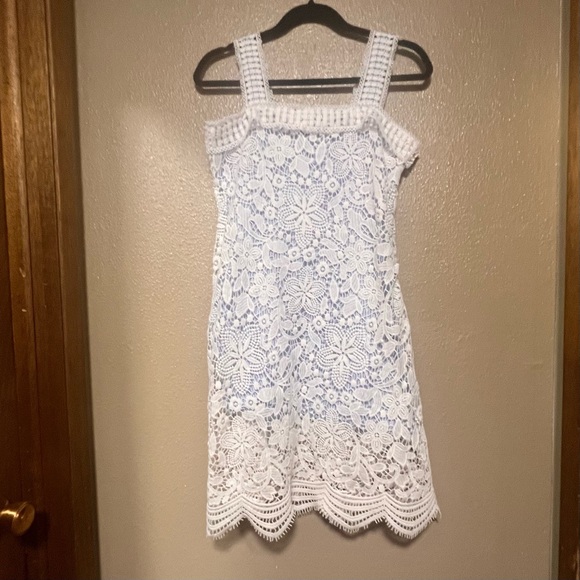 LIKE NEW Romeo & Juliet Couture Blue and White Floral Crochet Lace Dress - Picture 3 of 10